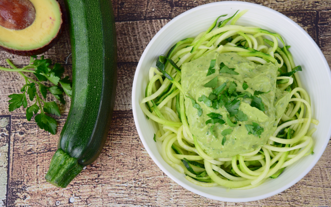 Spaghettis de calabaza con salsa de aguacate