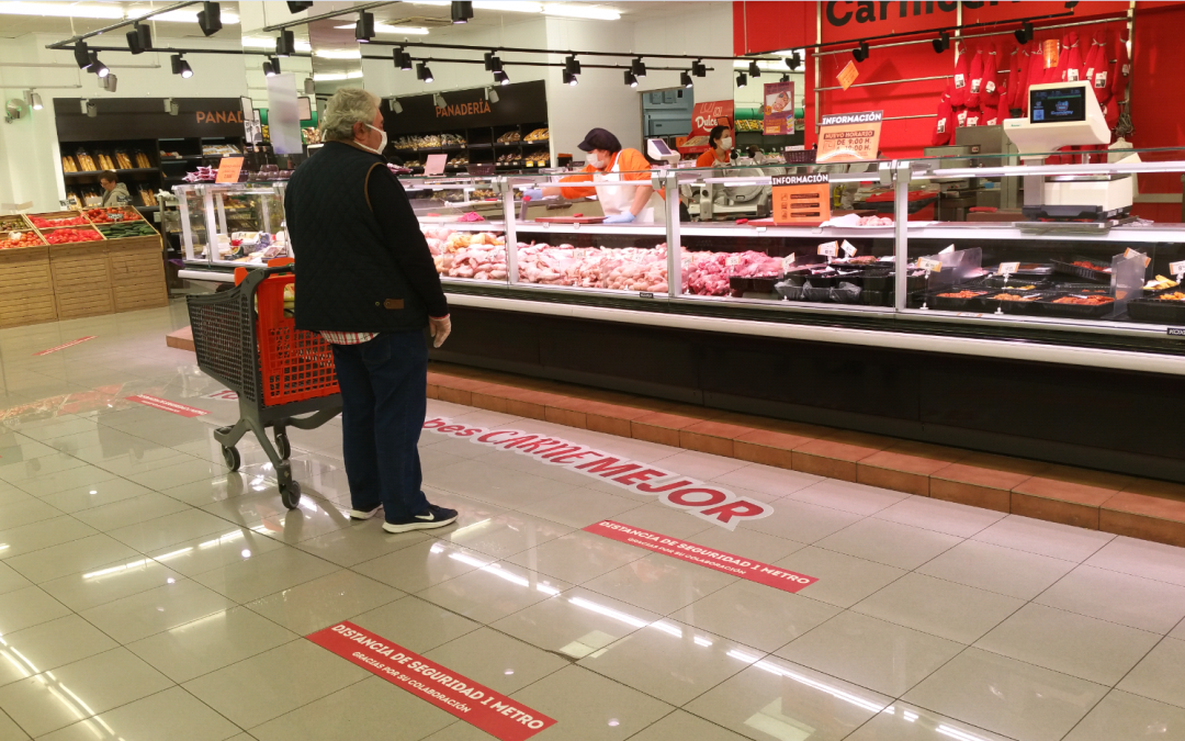 Economy Cash gratifica a sus empleados de tienda con una prima del 15% sobre su salario